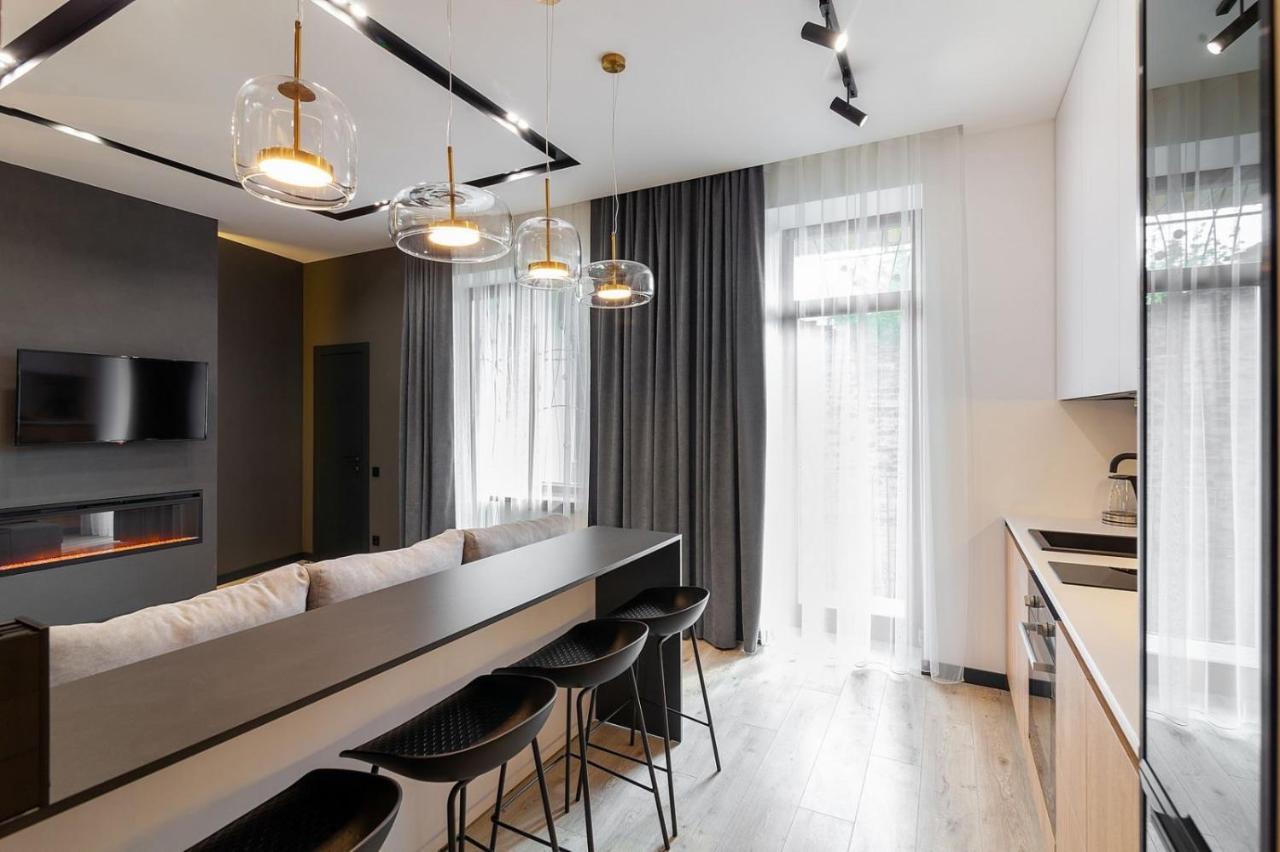 Royal Romantic Apartment With Bathtub Lviv Exterior foto