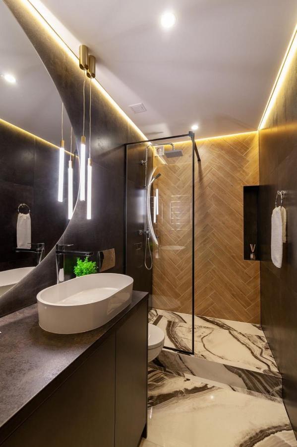 Royal Romantic Apartment With Bathtub Lviv Exterior foto