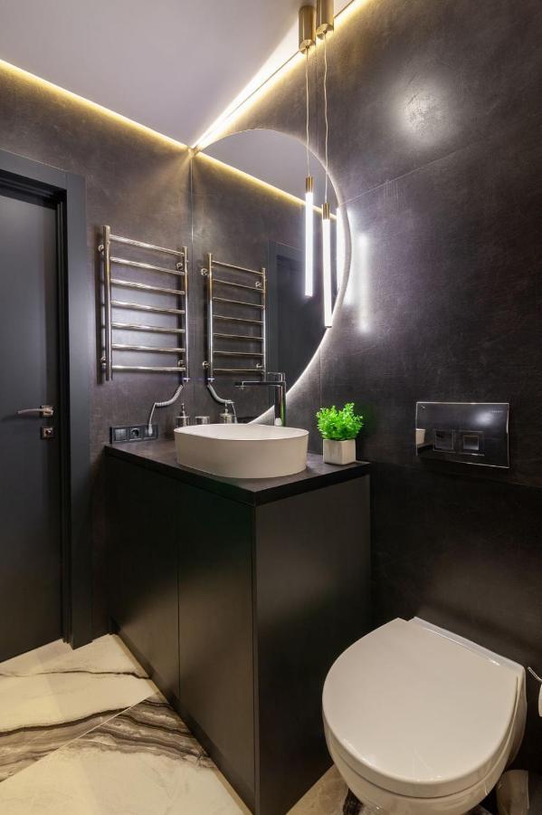 Royal Romantic Apartment With Bathtub Lviv Exterior foto